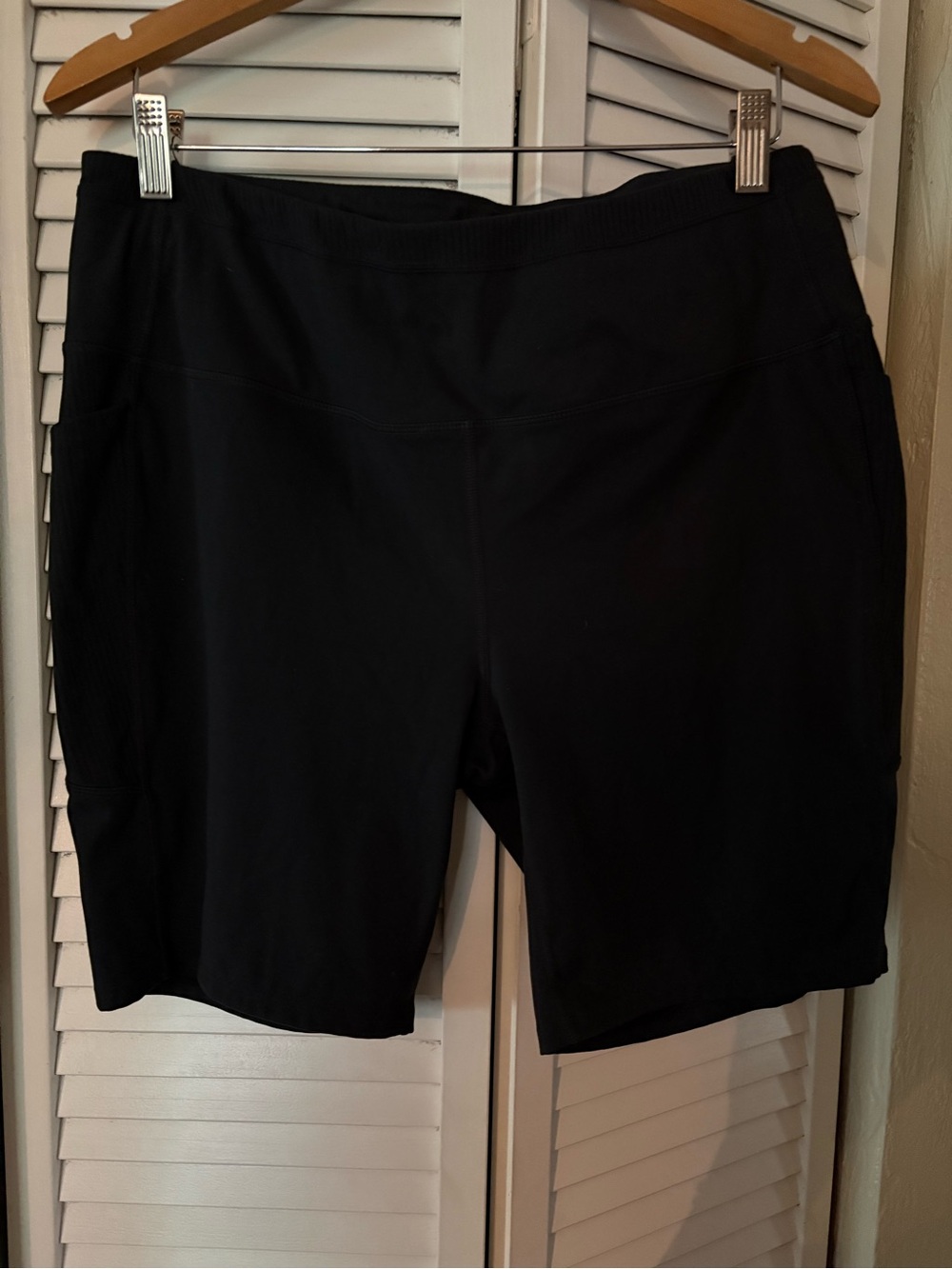 Mondetta Black Mid-Rise Bike Shorts